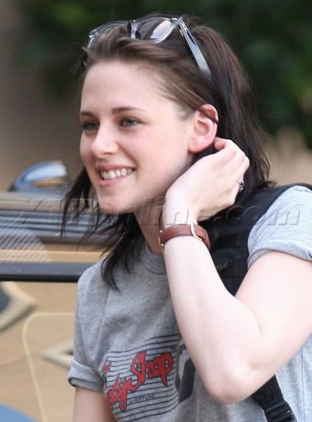 Кристен Стюарт отращивает волосы и обнимается с Шоном Пенном